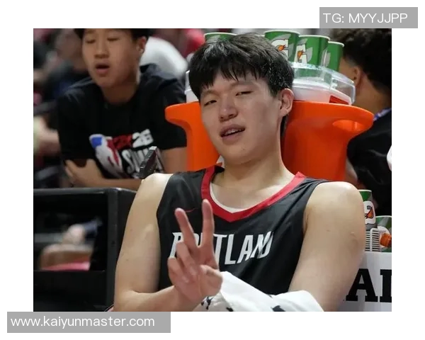 能否突破重围开拓者与热火对决前瞻杨瀚森与翻译共赏队友精彩扣篮瞬间